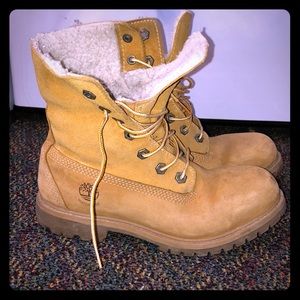 Timberland beige boots with fur lining